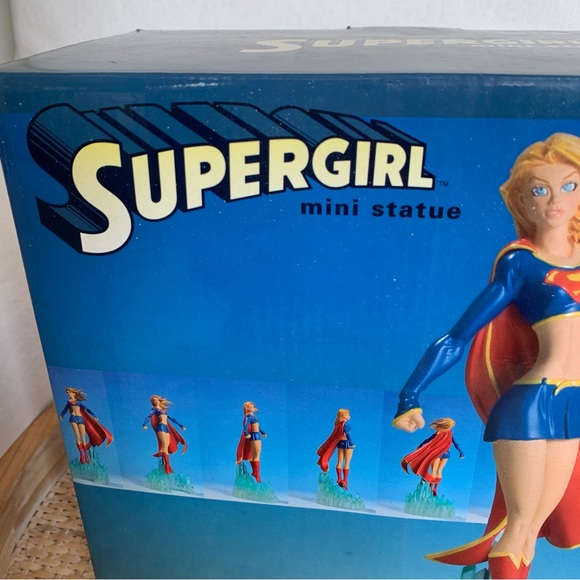 DC Direct Supergirl Mini Statue by Michael Turner - Picture 12 of 14